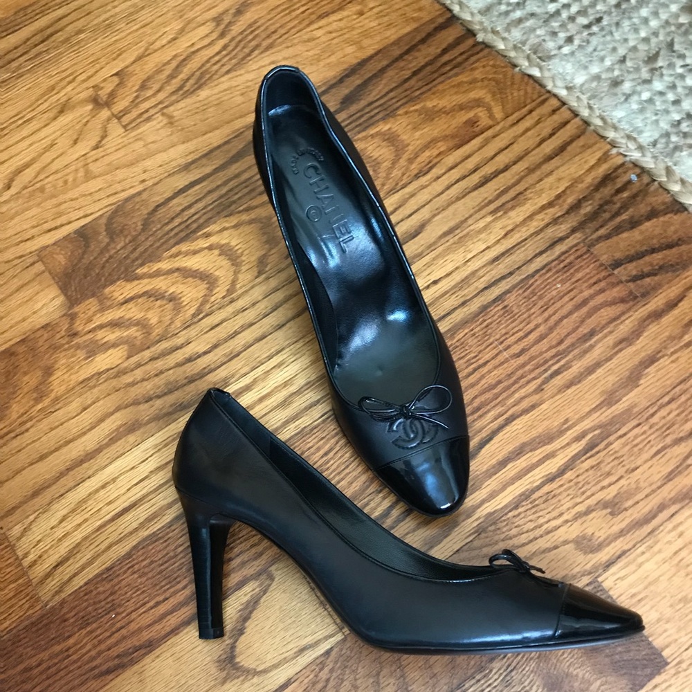 CHANEL CAP TOE CC LOGO BALLET LAMBSKIN PUMPS